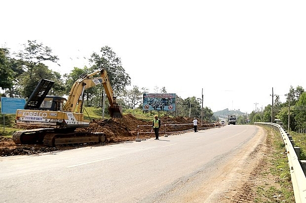 Trước khi dự án cao tốc Pleiku (Gia Lai)-Quy Nhơn (Bình Định) được triển khai, Quốc lộ 19 đang là huyết mạch lưu thông giữa Tây Nguyên và các tỉnh Duyên hải miền Trung. (Ảnh: Quang Thái/TTXVN)